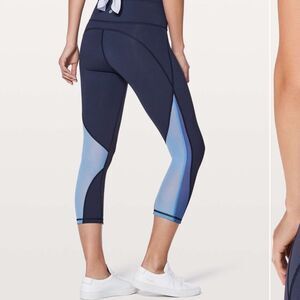 Lululemon Mix & Mesh Crop *21"
Midnight Navy / Moroccan Blue / Light Horizon